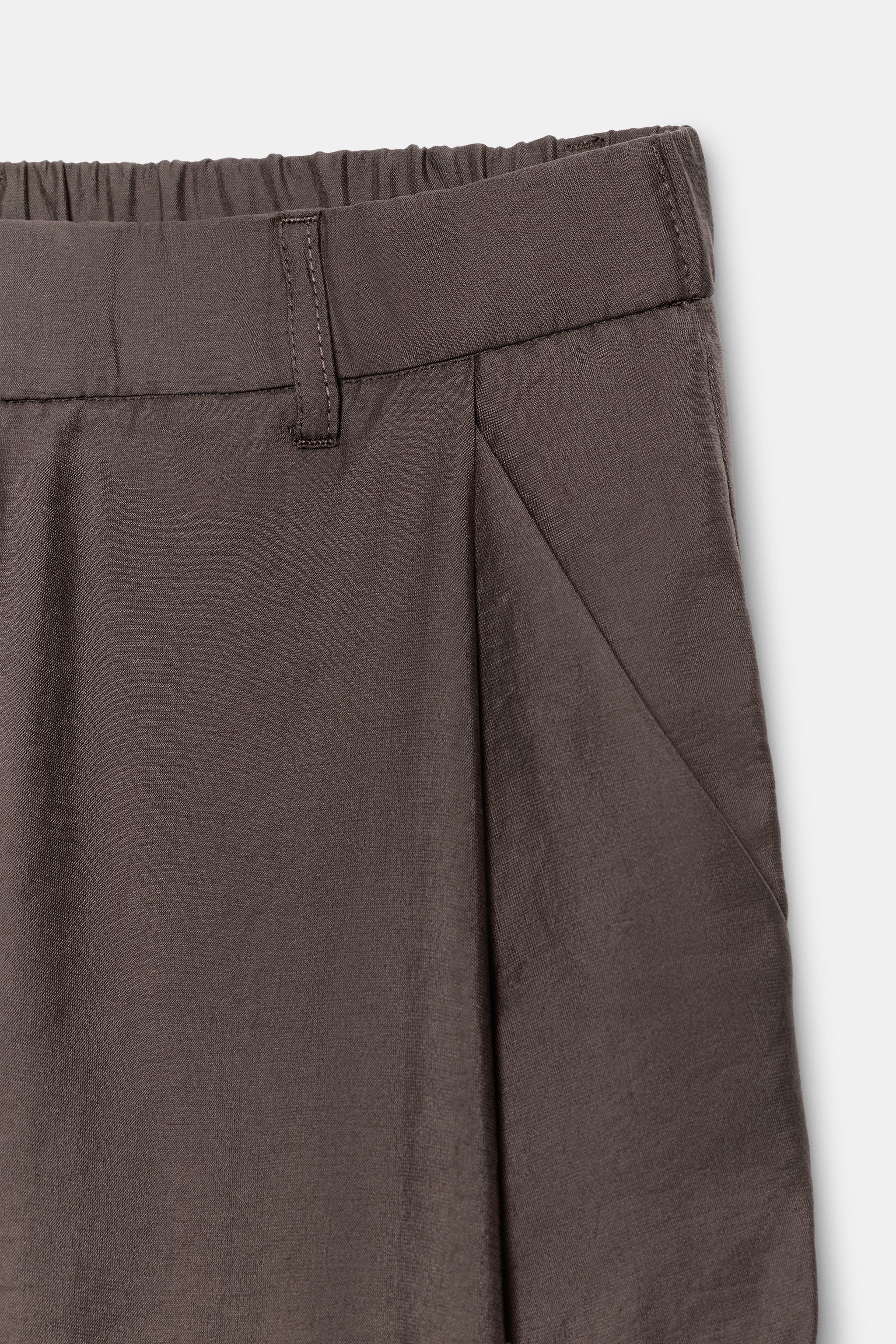 Pleated Flowing Trousers – Dark Brown
